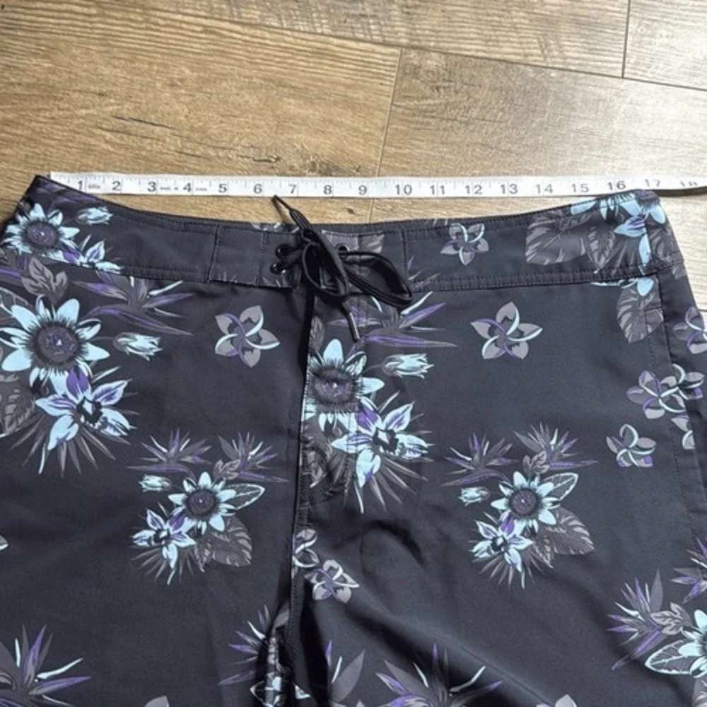 Travis Mathew Men's Tropical Tiki Time Surf Board Shorts‎ Black Size L